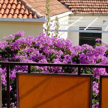 Apartments Indira Loviste Luaran gambar