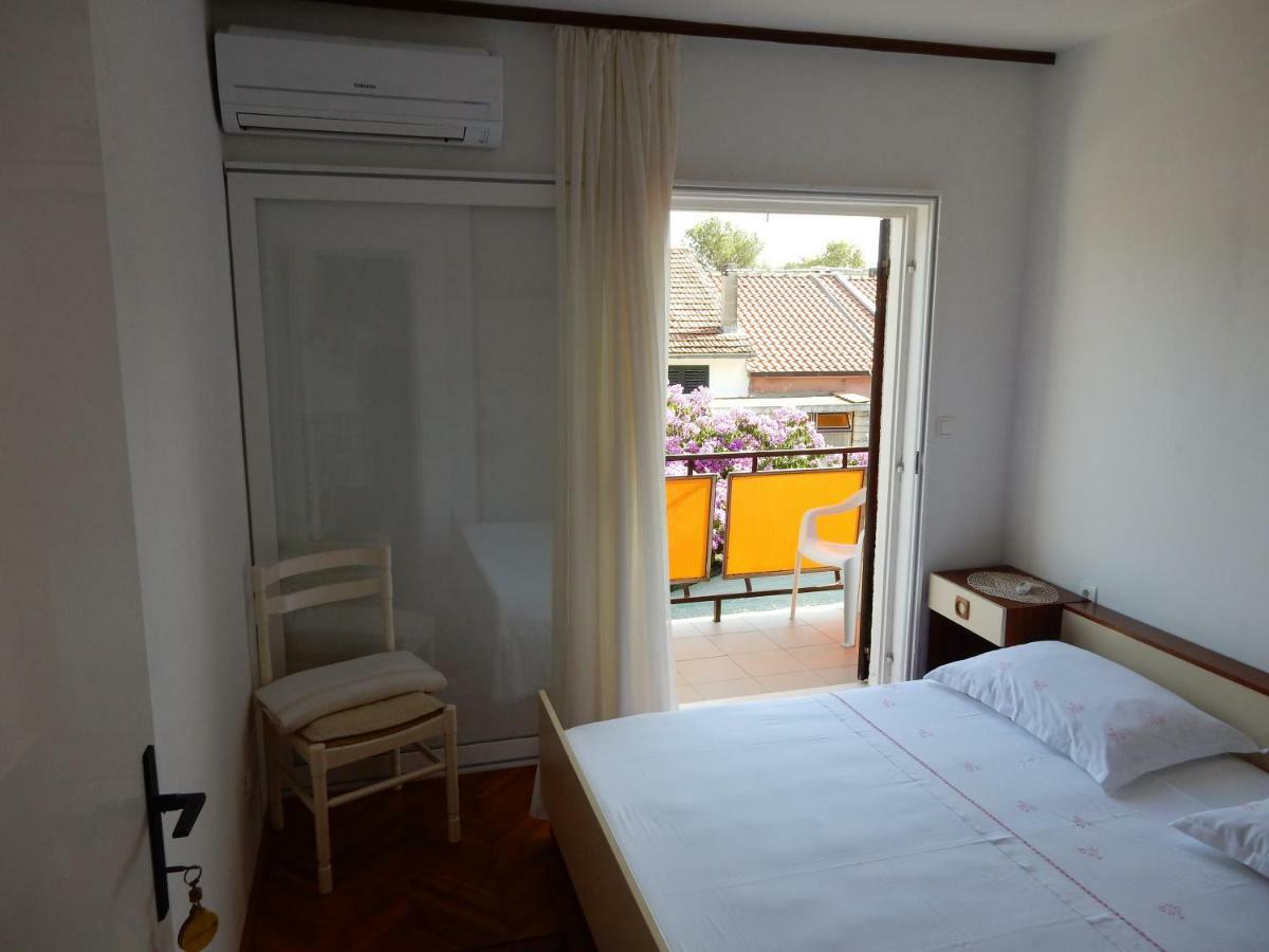 Apartments Indira Loviste Luaran gambar