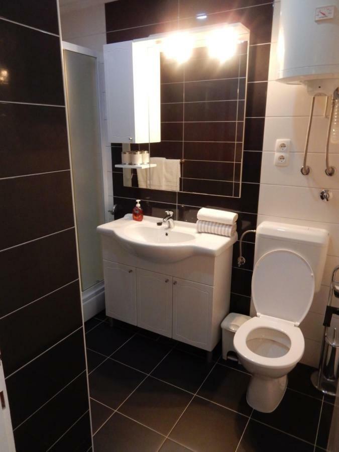 Apartments Indira Loviste Luaran gambar