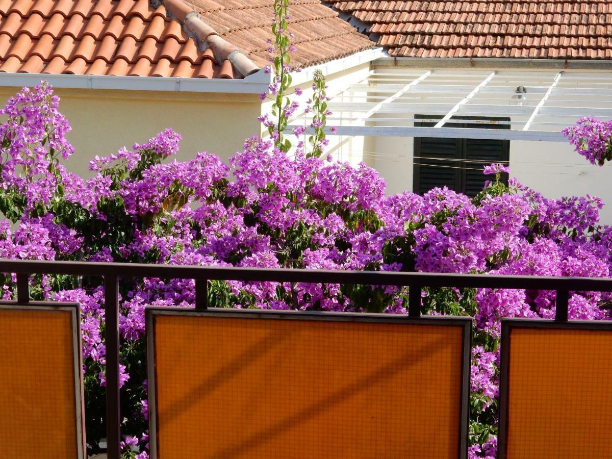 Apartments Indira Loviste Luaran gambar
