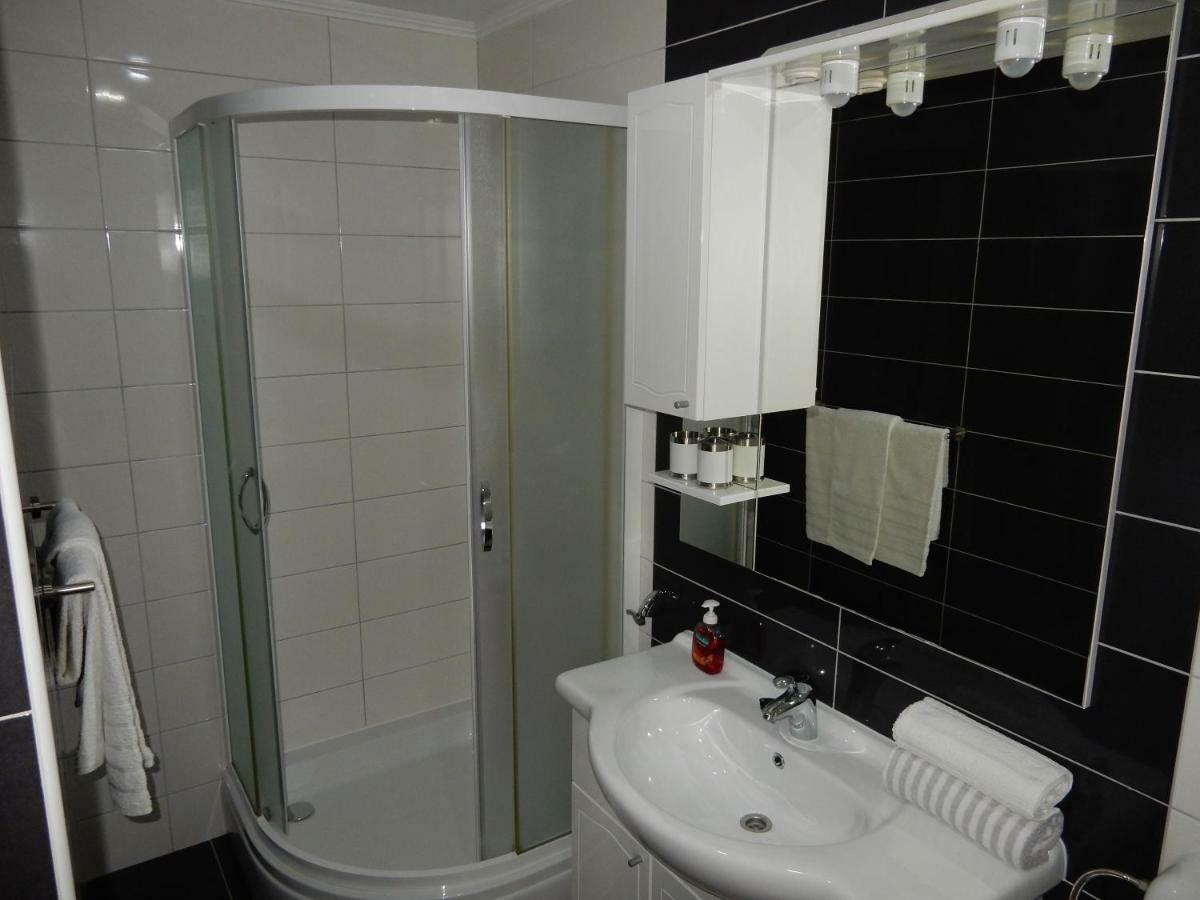 Apartments Indira Loviste Luaran gambar