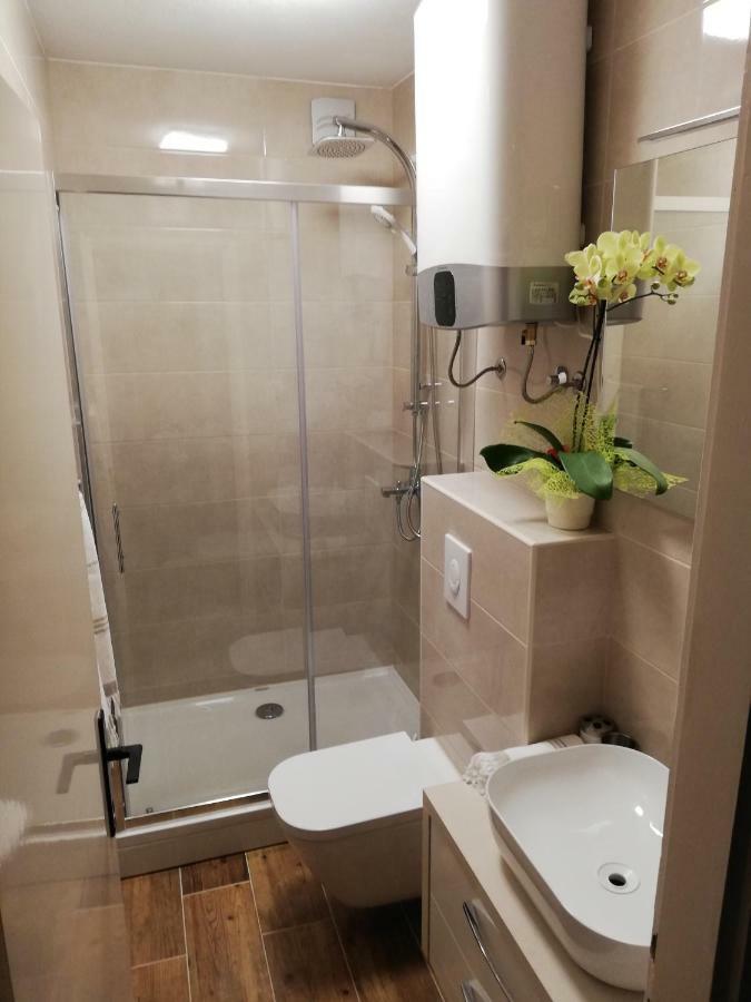 Apartments Indira Loviste Luaran gambar